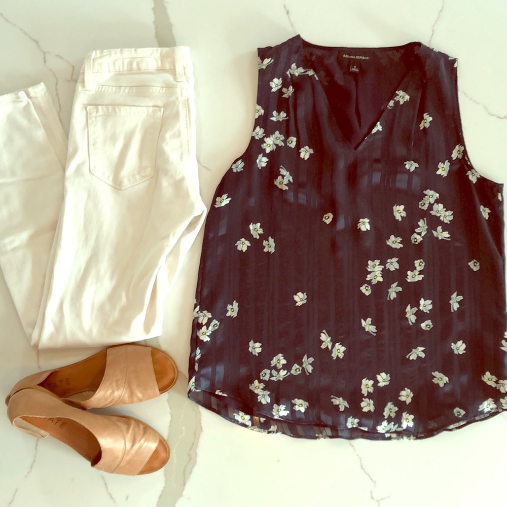 NWOT Navy blue floral BR top